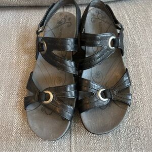 Baretraps Sandals Jollity Women’s 7.5 Black Leather Strappy Comfort Sandals